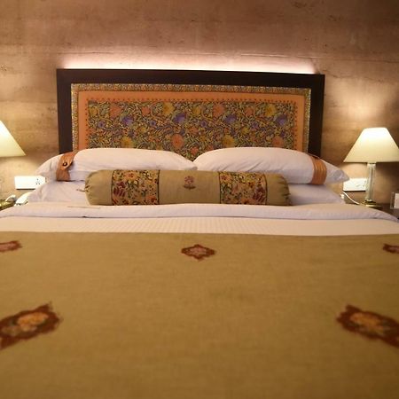 فندق ذا لاليت مانجار Dhauj المظهر الخارجي الصورة