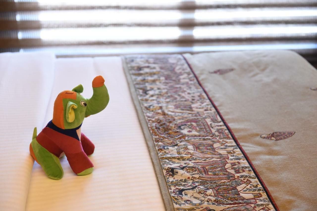 فندق ذا لاليت مانجار Dhauj المظهر الخارجي الصورة